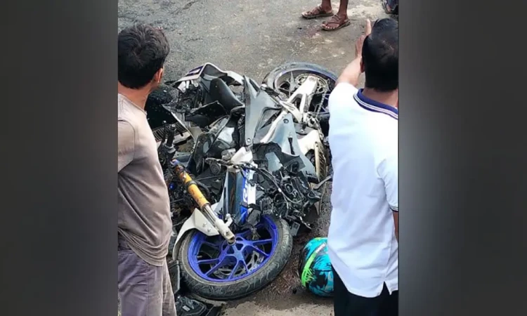 ধামরাইয়ে স্বাধীন পরিবহনের ধাক্কায় প্রাণ গেল দুই শিক্ষার্থীর