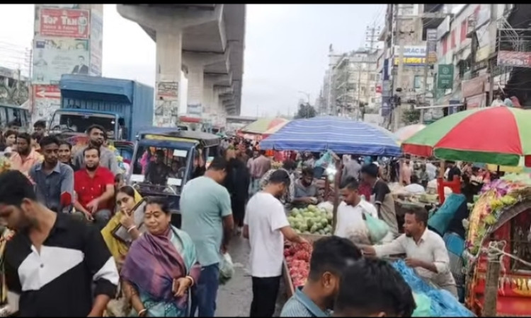 ঢাকা-সিলেট মহাসড়কের ভুলতা-গাউছিয়া হকারদের দখলে
