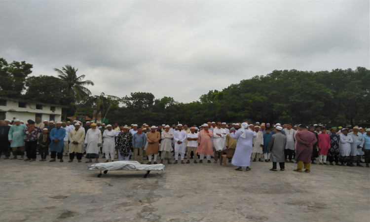 চিরনিদ্রায় শায়িত সম্পাদক-পত্নী রেহানা খাতুন হেনা, জানাজায় হাজারো মানুষের ঢল