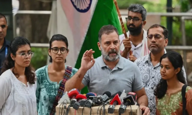 শিক্ষামন্ত্রীর পদত্যাগের পর মোদি সরকার পতনের ডাক রাহুল গান্ধীর