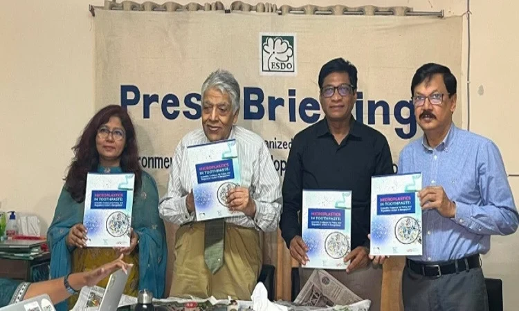 ২৬ টুথপেস্টে মাইক্রোপ্লাস্টিক: তদন্ত চেয়ে হাইকোর্টে রিট