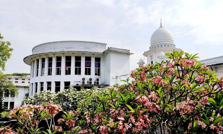 অর্থঋণ আইনে ব্যাংকের নিলাম চ্যালেঞ্জ করে রিট গ্রহণযোগ্য নয়: হাইকোর্ট