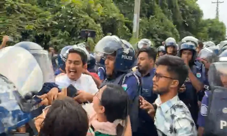 শ্রীমঙ্গলে এনসিপির গাড়িবহর অবরুদ্ধ, পুলিশের সঙ্গে হাসনাত ও নাসীরুদ্দীনের ধাক্কাধাক্কি