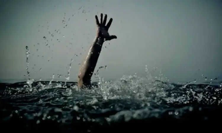 ছোট বোনকে বাঁচাতে গিয়ে ভাইয়েরও সলিল সমাধি