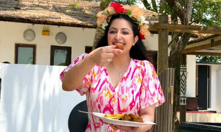 সবাই আমাকে সিঙ্গেল দেখতে চায়: পরীমনি