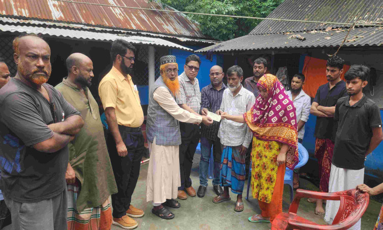 নড়াইলে ধর্ষণের পর হত্যা: নিহত শিশুর পরিবারকে জেলা পরিষদের আর্থিক সহায়তা