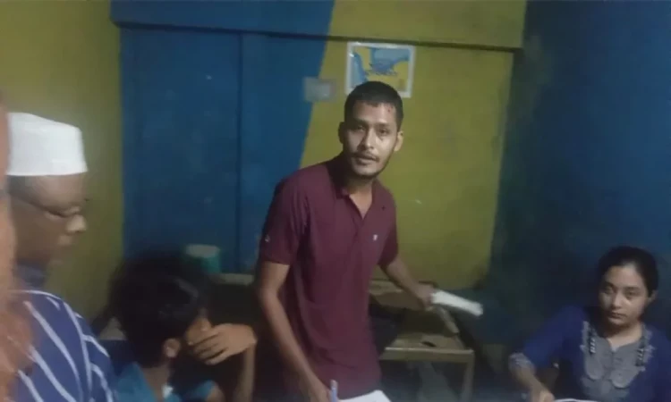 বন্ধুদের নিয়ে চায়ের দোকানে এইচএসসির খাতা মূল্যায়ন, আটক শিক্ষক