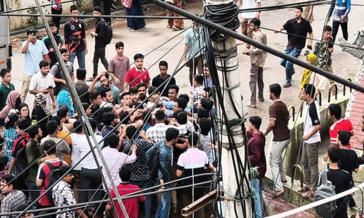 জগন্নাথ বিশ্ববিদ্যালয়ে ছাত্রদল ও শিবিরের মধ্যে দুই দফায় সংঘর্ষ