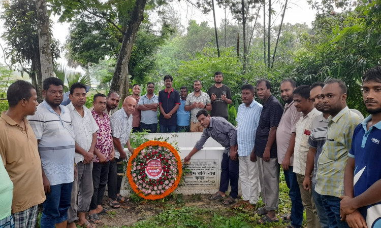 শিবগঞ্জে জুলাই আন্দোলনের শহীদদের কবরে বিএনপির শ্রদ্ধা