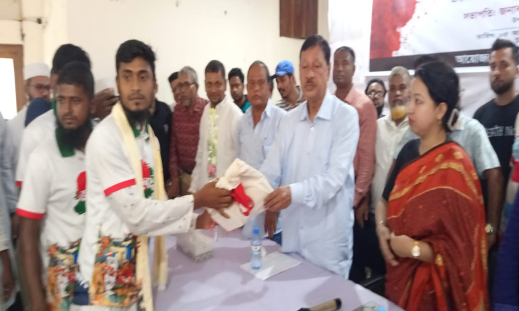 কটিয়াদীতে জুলাই যোদ্ধাদের সংবর্ধনা দিল উপজেলা প্রশাসন