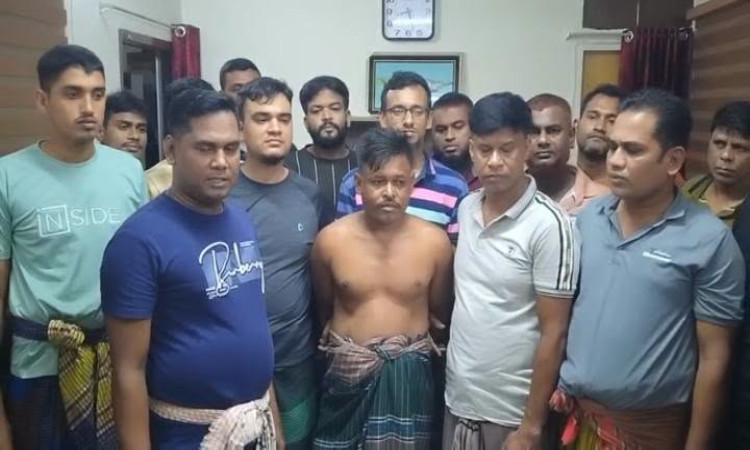 কৃষকের ছদ্মবেশে দিনভর নজরদারি: নড়াইলে পুলিশের জালে আন্তঃজেলা ডাকাত সর্দার