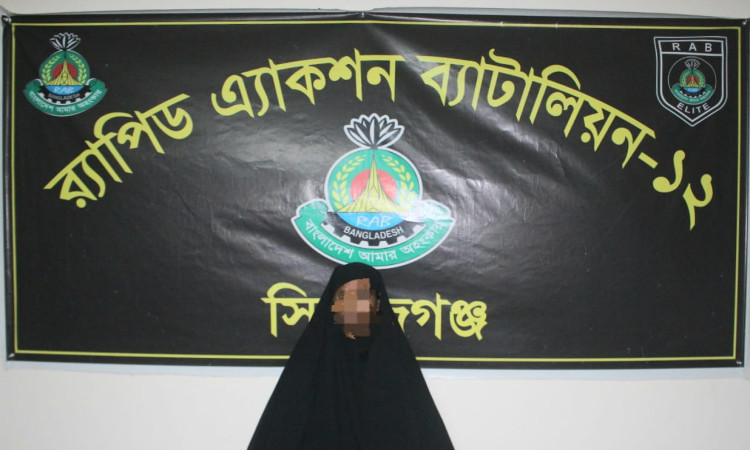 উল্লাপাড়ায় ১০৪ বোতল স্ক্যাফসহ নারী মাদক কারবারি গ্রেপ্তার