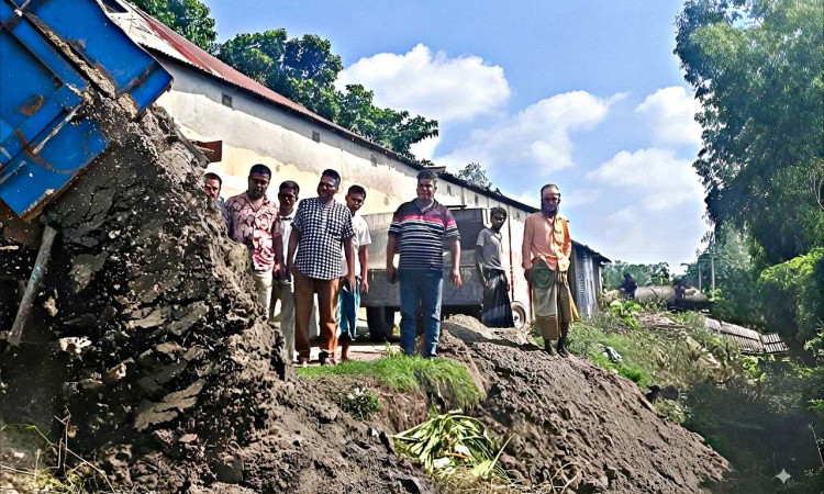 নিজ অর্থায়নে সরিষাবাড়ীর গুরুত্বপূর্ণ রাস্তা সংস্কার করলেন লিটন তালুকদার
