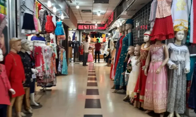 বিদ্যুৎ সাশ্রয়ে রাত ৮টার মধ্যেই বন্ধ হবে শপিং মল ও দোকানপাট
