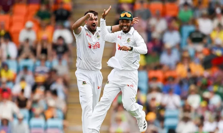 লাঞ্চের আগেই ৪ উইকেট হারিয়ে ব্যাকফুটে অস্ট্রেলিয়া