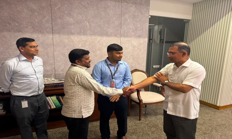 উচ্চশিক্ষার স্বপ্নপূরণে মেধাবী তরুণ নাজমুলের পাশে প্রধানমন্ত্রী