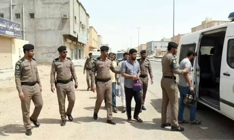 সৌদি আরবে এক সপ্তাহে ১৪ হাজার প্রবাসী গ্রেপ্তার, বহিষ্কার হলেন ১৩ হাজার