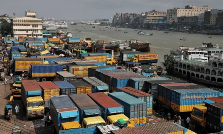 ১০০ টাকার জায়গায় ৫ হাজার! বাদামতলীতে ঘাটে ঘাটে ট্রাক থামিয়ে চাঁদা