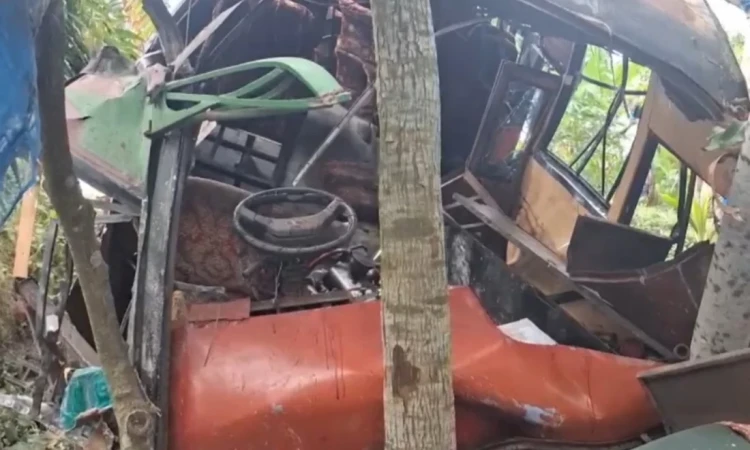 গোপালগঞ্জে বাস-ট্রাক মুখোমুখি সংঘর্ষে নারীসহ নিহত ৩, আহত ২০
