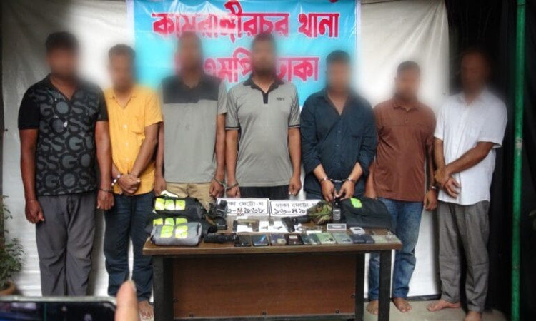 প্রশাসনের পোশাকে ডাকাতির প্রস্তুতি, রূপগঞ্জে অস্ত্র উদ্ধার