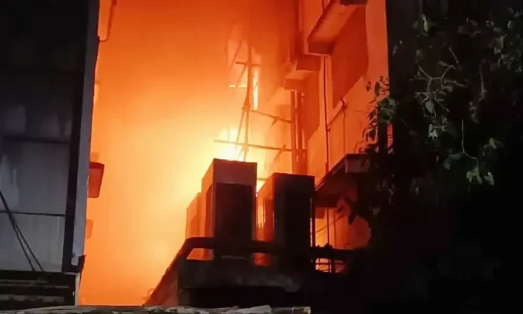 কলকাতায় হোটেলে আগুনে ৯ বাংলাদেশির মৃত্যু, বলছে পুলিশ