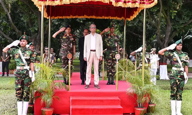 বঙ্গভবনে প্রথম কর্মদিবসে রাষ্ট্রপতি মির্জা ফখরুলকে রাজকীয় 'গার্ড অব অনার' প্রদান