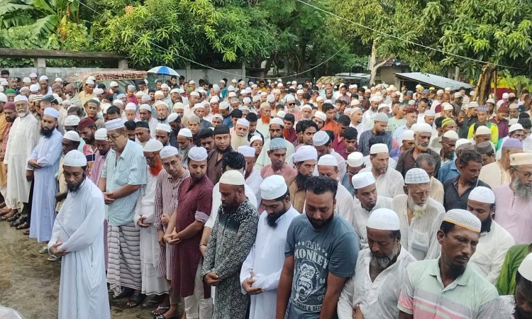 কলকাতার অগ্নিকাণ্ডে নিহত সাজুর দাফন, জানাজায় মোস্তাফিজ