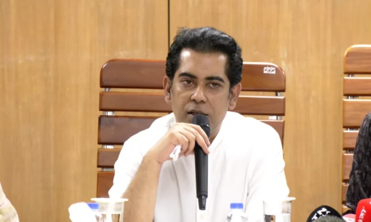 ‘মন্ত্রণালয়ে বসেছি তথ্যমন্ত্রী হিসেবে, শেখ হাসিনার আত্মীয় হিসেবে নয়’