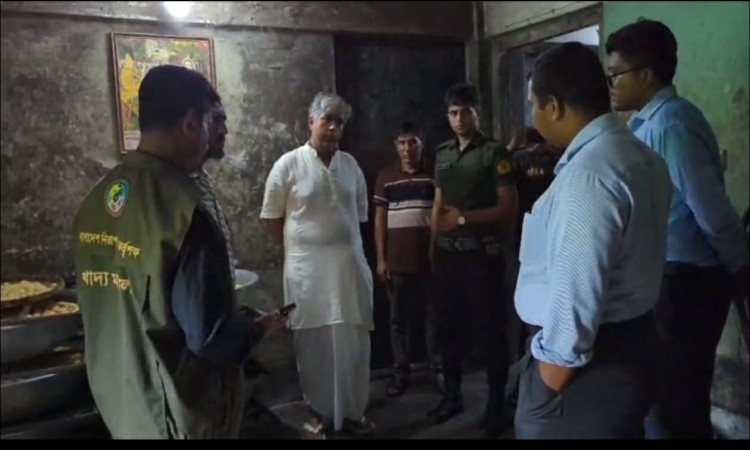 ভালুকায় অস্বাস্থ্যকর পরিবেশে মিষ্টি তৈরি, ৩ লাখ টাকা জরিমানা
