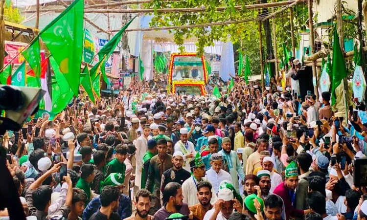 চট্টগ্রামে লাখো আশেকে রাসুলের অংশগ্রহণে বর্ণাঢ্য জশনে জুলুস