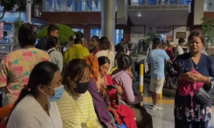 মধ্যরাতেও কাঠমান্ডুর হাসপাতালে নিখোঁজদের স্বজনদের ভিড়, বাড়ছে উদ্বেগ