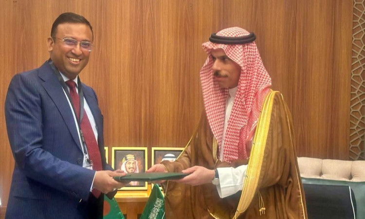 সৌদি পররাষ্ট্রমন্ত্রীকে প্রধানমন্ত্রী তারেক রহমানের চিঠি পৌঁছে দিলেন হুমায়ুন কবির