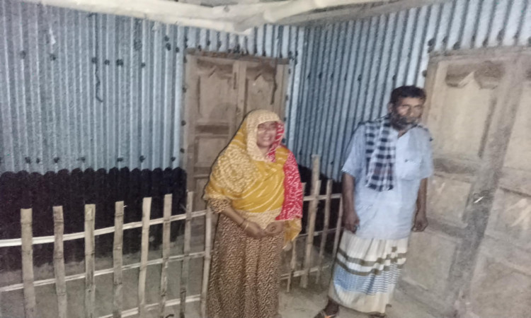 তাড়াশে ভূমিহীন ব্যক্তির বসতবাড়ি জবরদখলের অভিযোগ
