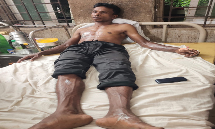 কেশবপুরে চালু লাইনে তুলে লেবারকে বিদ্যুৎস্পৃষ্ট করার অভিযোগ