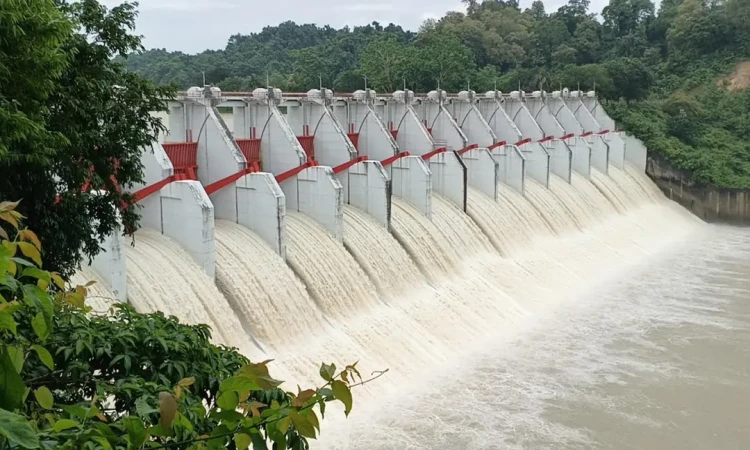 কাপ্তাই হ্রদের পানি দ্রুত বৃদ্ধি: ২ ঘণ্টা আগেই খুলল ১৬ জলকপাট