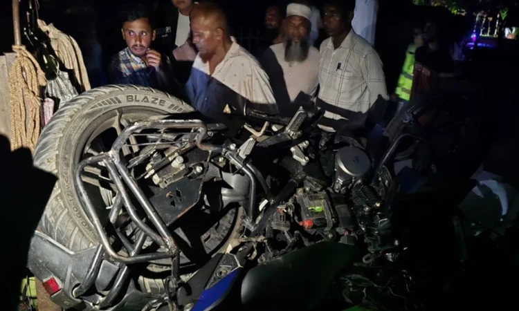 ফরিদপুরের ভাঙ্গায় বাসের ধাক্কায় ঝরল তিন বন্ধুর প্রাণ
