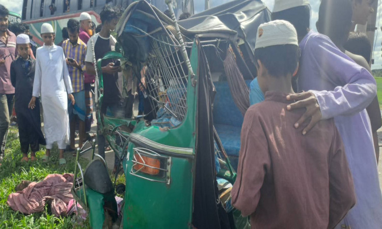 কটিয়াদীতে সিএনজি ও কাভার্ড ভ্যানের সংঘর্ষে শিশুসহ  নিহত ৩, আহত ৪