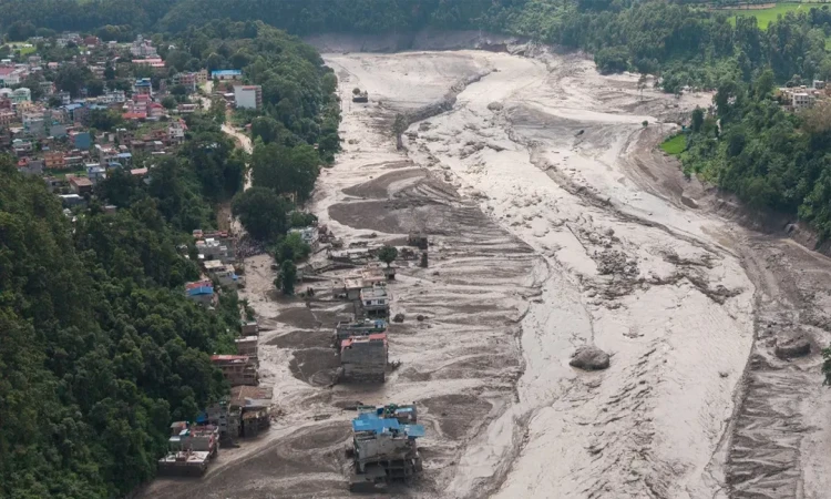 নেপালে আকস্মিক বন্যায় নিহতের সংখ্যা বেড়ে ১,১২৭