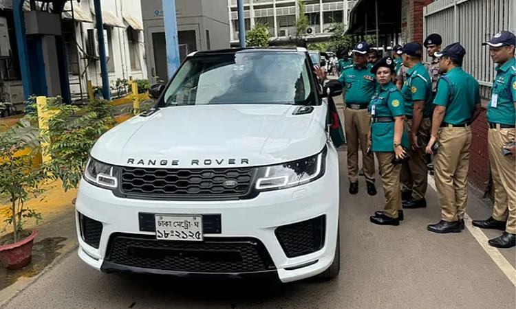 ট্রাফিক আইন লঙ্ঘন : বিমানমন্ত্রী মিল্লাতের গাড়ির বিরুদ্ধে দুই মামলা