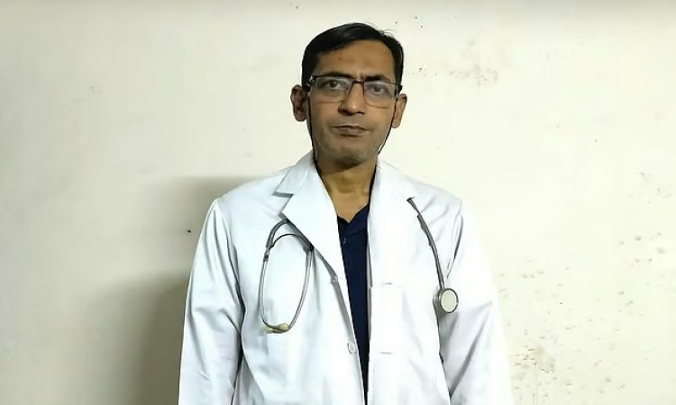 ২৪ বছরের দীর্ঘ বিরতি: অদম্য ইচ্ছাশক্তিতে অবশেষে ডাক্তার হলেন হাবিবুল্লাহ