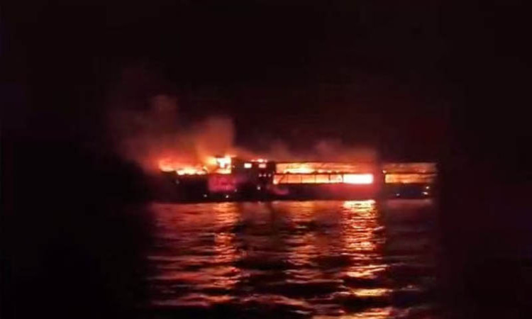 ফিলিপাইনে যাত্রীবাহী ফেরিতে ভয়াবহ আগুন, নিহত ৫, নিখোঁজ ৮০