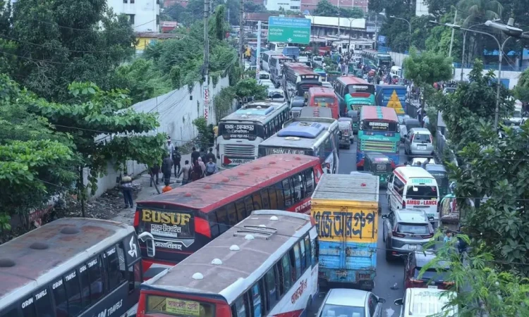 পুলিশের আশ্বাসে মহাখালীতে অবরোধ প্রত্যাহার, যান চলাচল শুরু