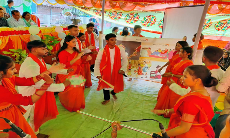 পিরোজপুরে ওয়ার্ল্ড ভিশনের ‘জয় অব গিভিং’ কর্মসূচি