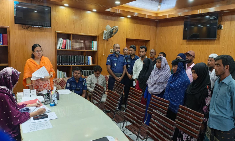 একই স্কুলের ১৩ ছাত্রীর বাল্যবিয়ে, অভিভাবকদের ডেকে প্রশাসনের কড়া নিষেধাজ্ঞা