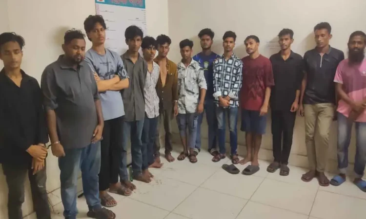 ঝিলপাড় বস্তি এলাকায় আওয়ামী লীগের মিছিলের চেষ্টা ভণ্ডুল, আটক ১৩
