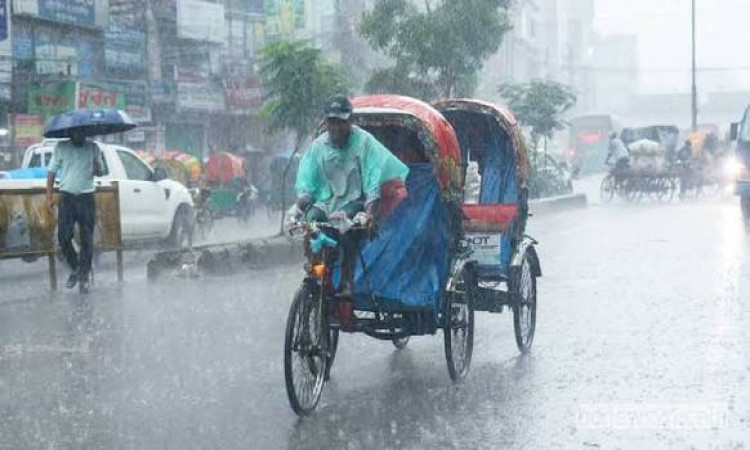 রাজধানীতে সকালের বৃষ্টিতে সড়কে ভোগান্তি, ঝোড়ো হাওয়ার পূর্বাভাস