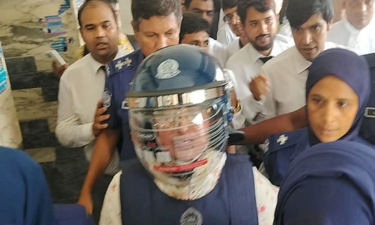 ‘বারবার মিথ্যা মামলা না দিয়ে আমাকে একবারে গুলি করে মেরে ফেলেন’
