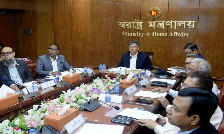 অটোরিকশা বন্ধ নয়, অবৈধ চার্জিং পয়েন্টে চলবে অভিযান: স্বরাষ্ট্রমন্ত্রী