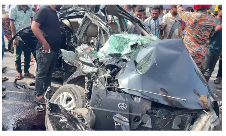 গজারিয়ায় বাস-প্রাইভেটকার মুখোমুখি সংঘর্ষ, চালকসহ নিহত ৪