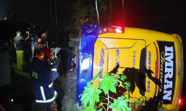 পটুয়াখালীতে বাসের ধাক্কায় অটোরিকশার চার যাত্রী নিহত